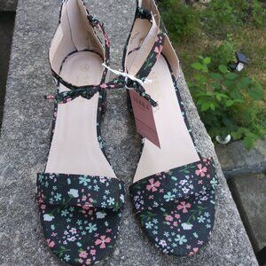 New Without Tag (NWOT): Floral Ankle Strap Block Heel Sandals Size 8